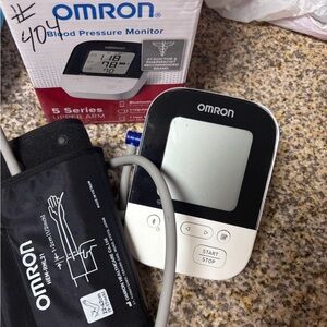 OMRON 5 Series Blood Pressure Monitor in Black and White